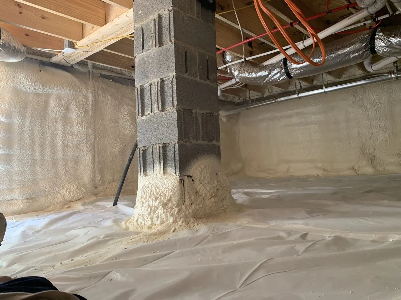Closed-cell foam and vapor barrier in a sealed crawl space